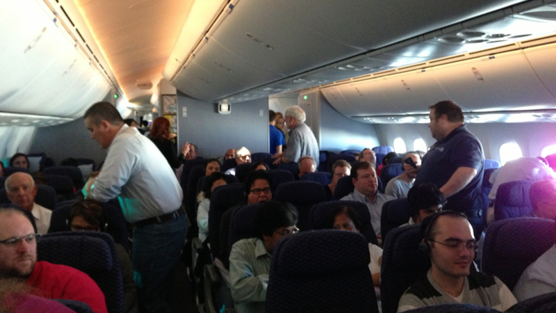 Illustration for article titled I Was A Passenger On The First Boeing 787 Dreamliner Flight In The U.S.